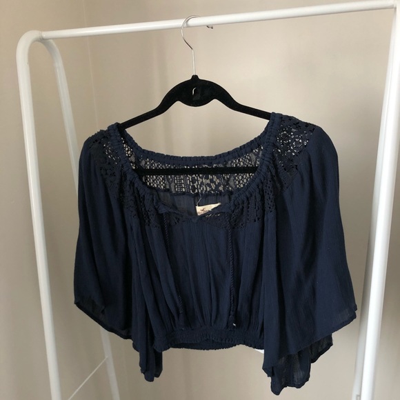 Hollister top